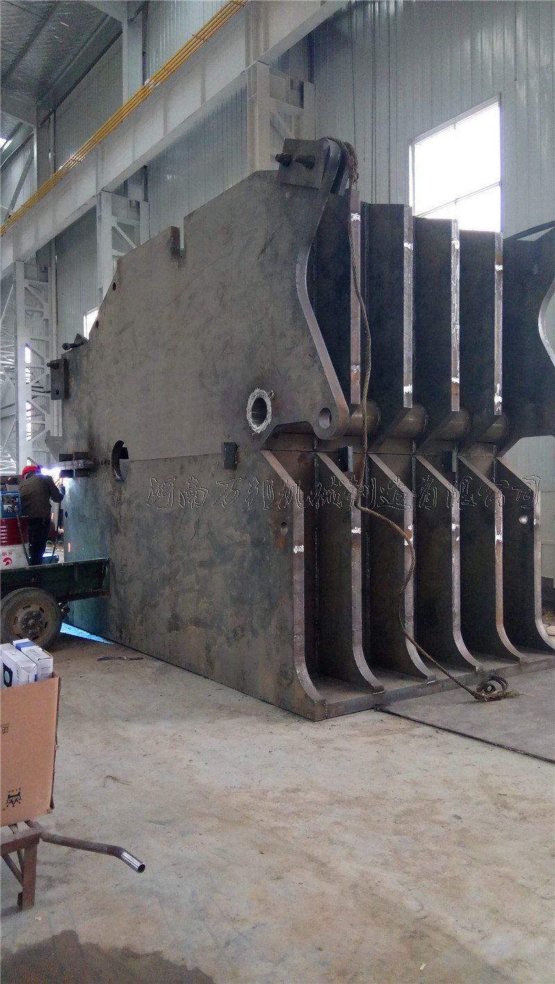 大型廢鋼破碎機(jī)